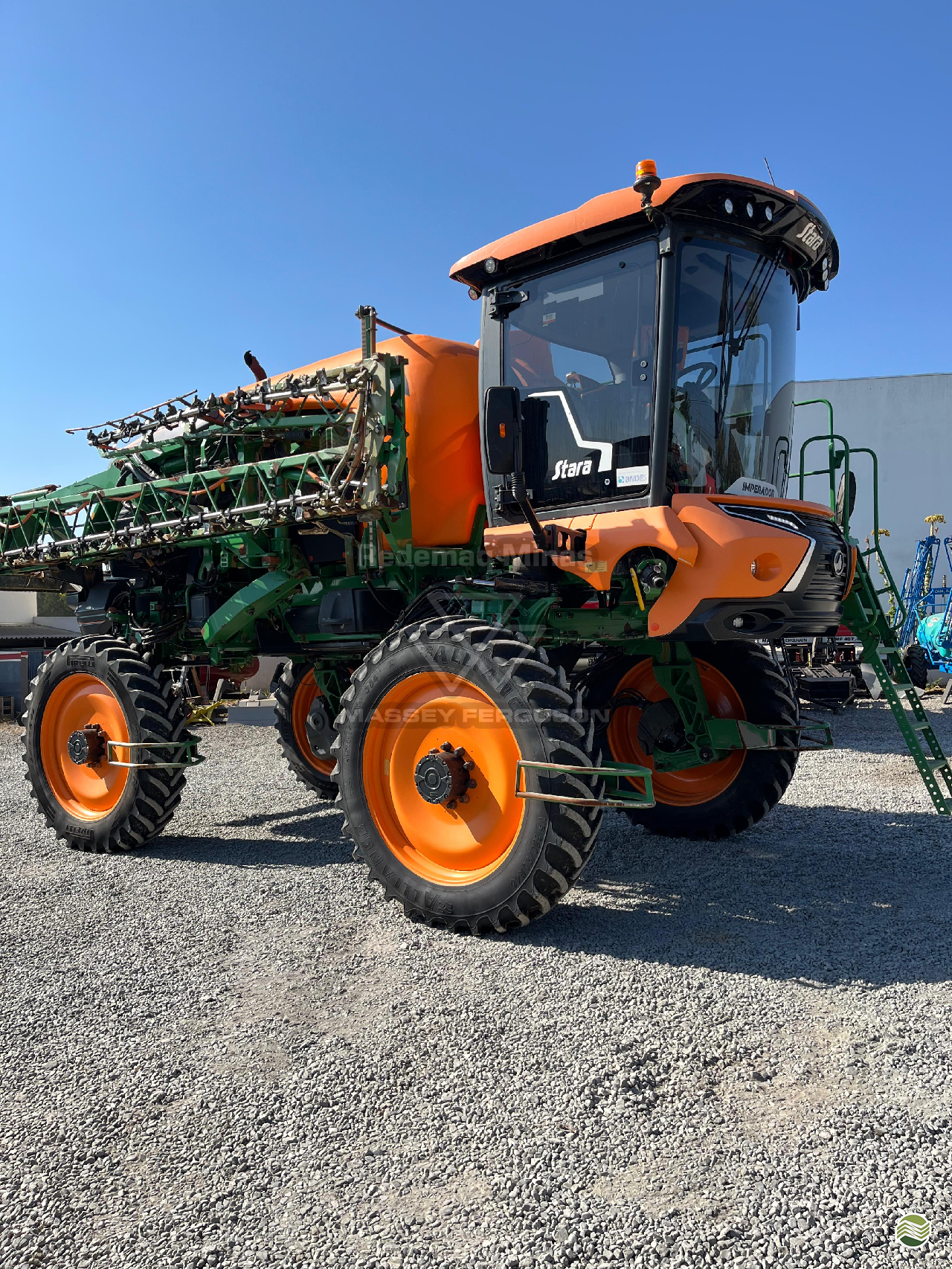 PULVERIZADOR STARA IMPERADOR 4000 Tração 4x4 Redemaq - Massey PATOS DE MINAS MINAS GERAIS MG